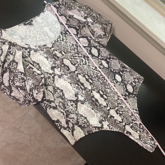 Express Snake Print Puff Sleeve Thong Bodysuit Size Large - Picture 8 of 12
